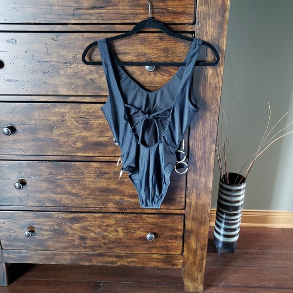 NWT Stylish one piece swim suit - Picture 2 of 3